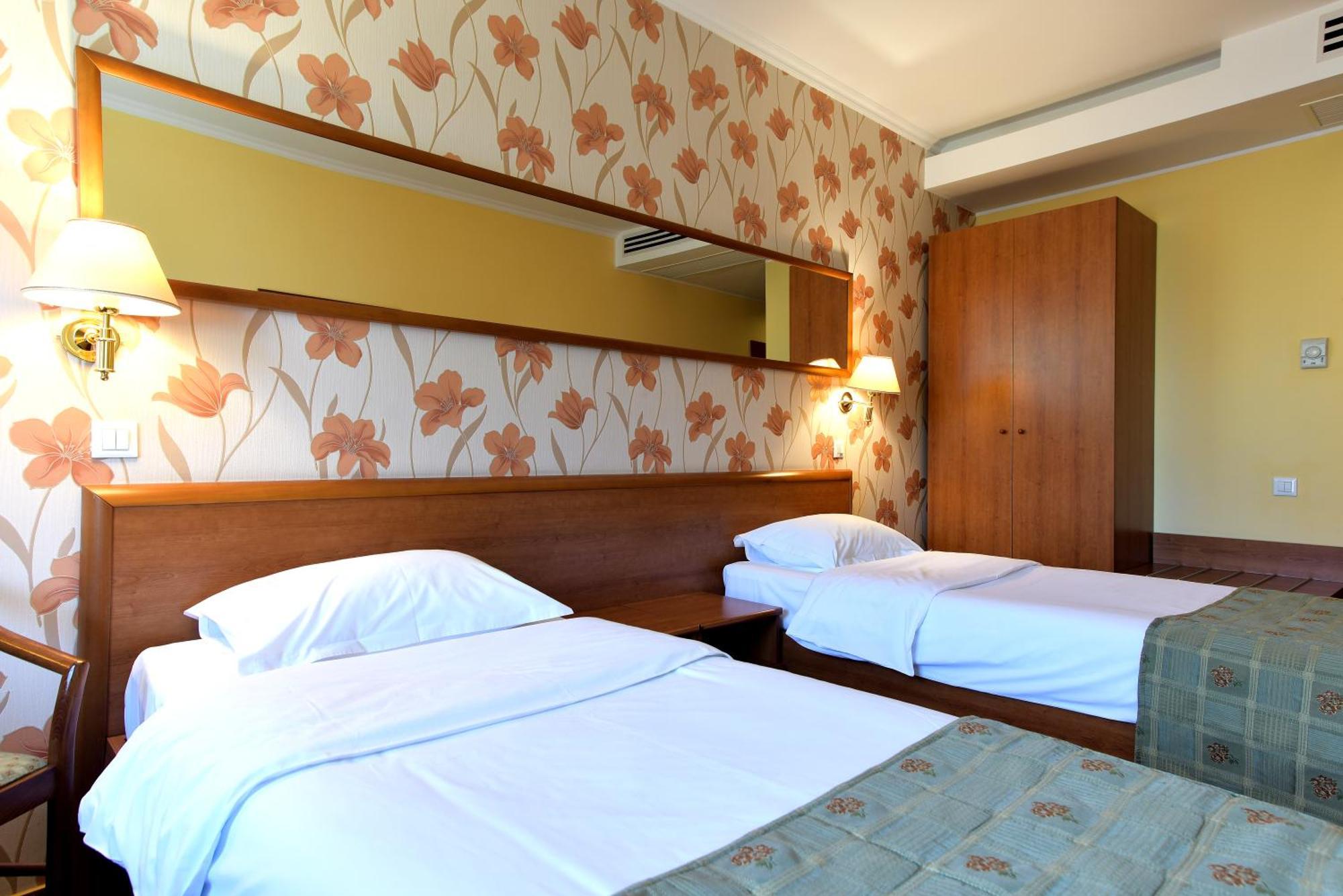 מלון Hotel Brasov בראשוב