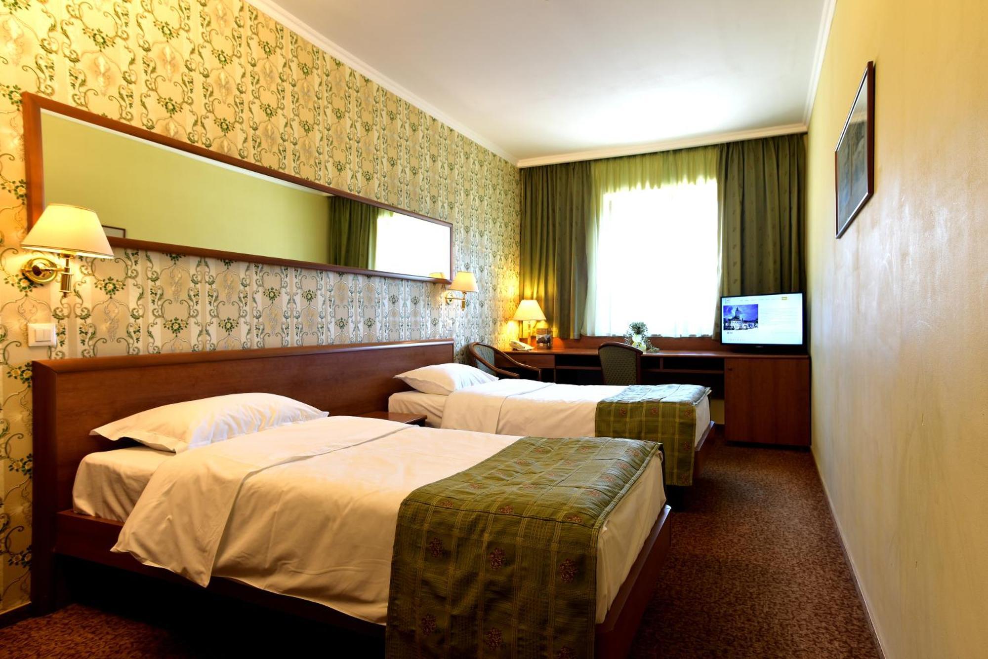 Hotel Brasov 3* בראשוב
